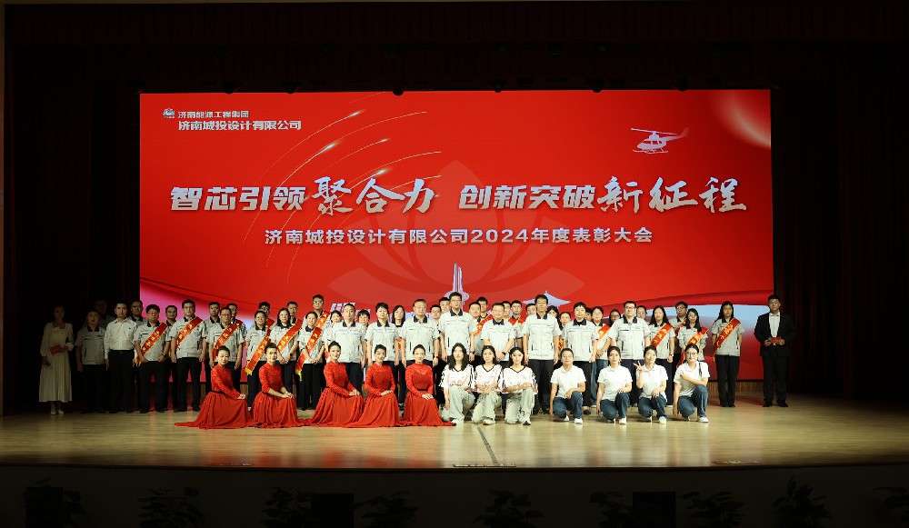 1758762316205244 赞美大聚合影.JPG
